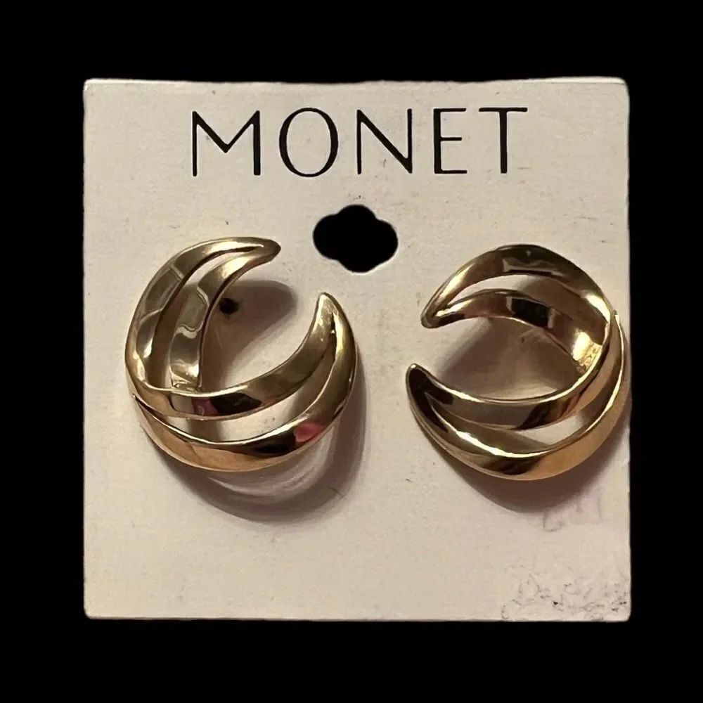 NWT Monet Gold Tone Swirl Stud Earring